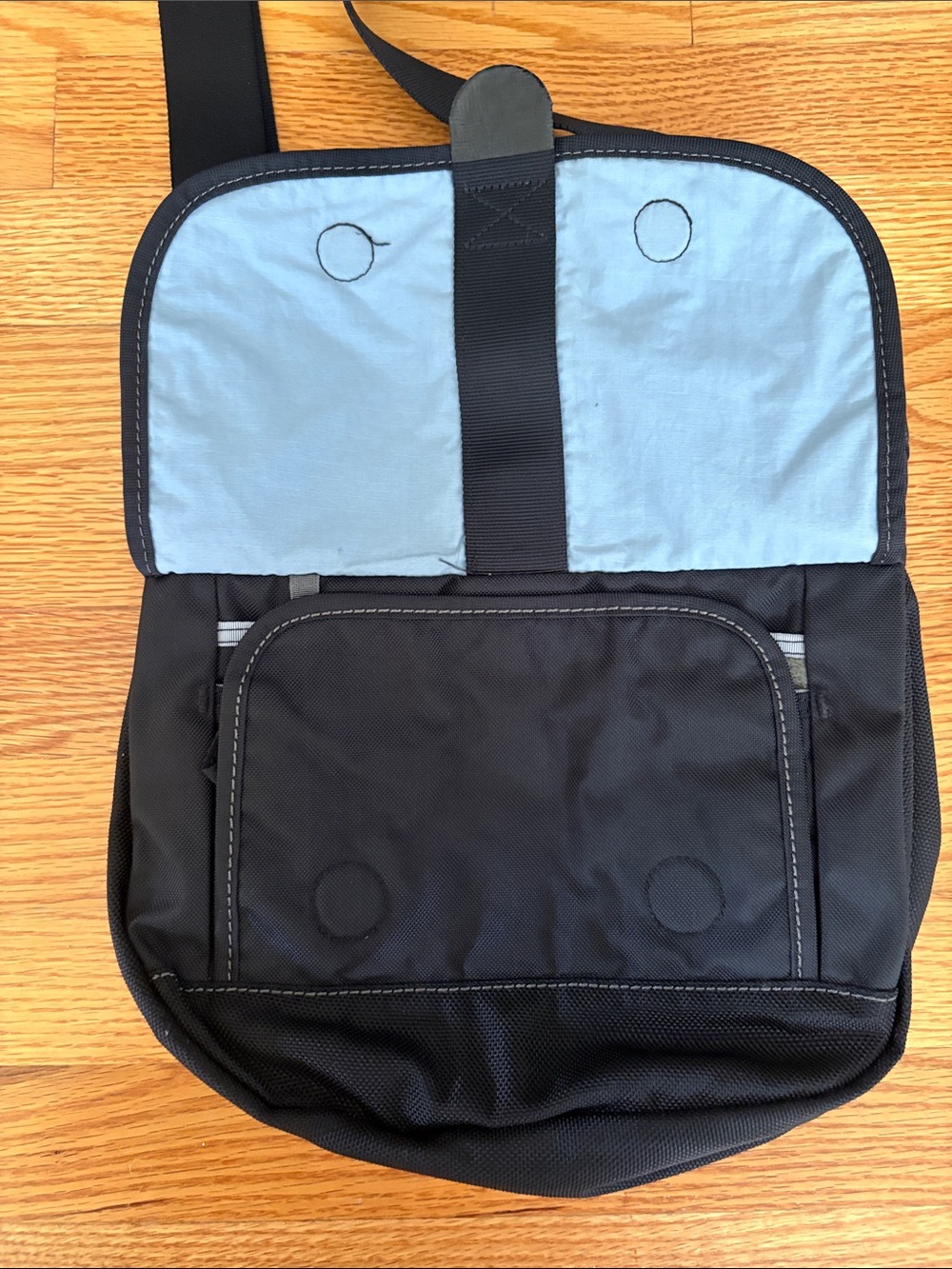 Overland Equipment Baylis Black Crossbody for Men - Picture 4 of 12